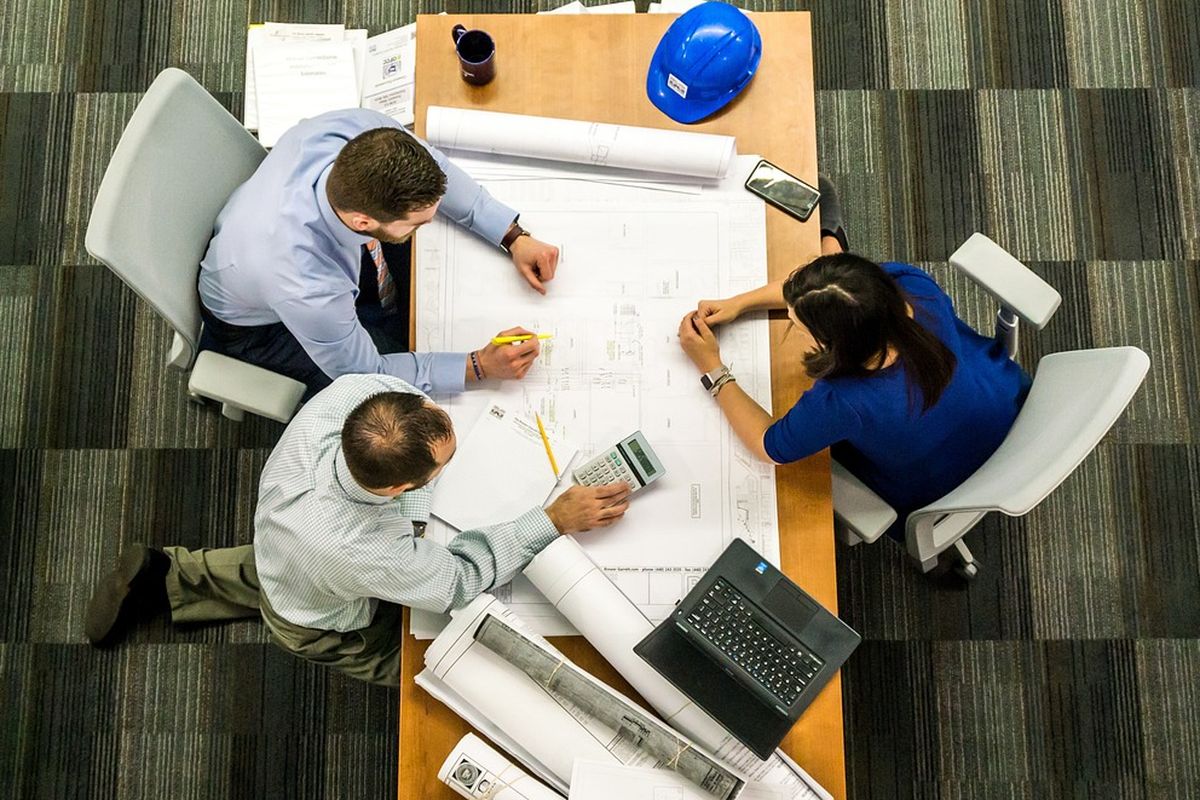 Ilustrasi komunikasi organisasi.