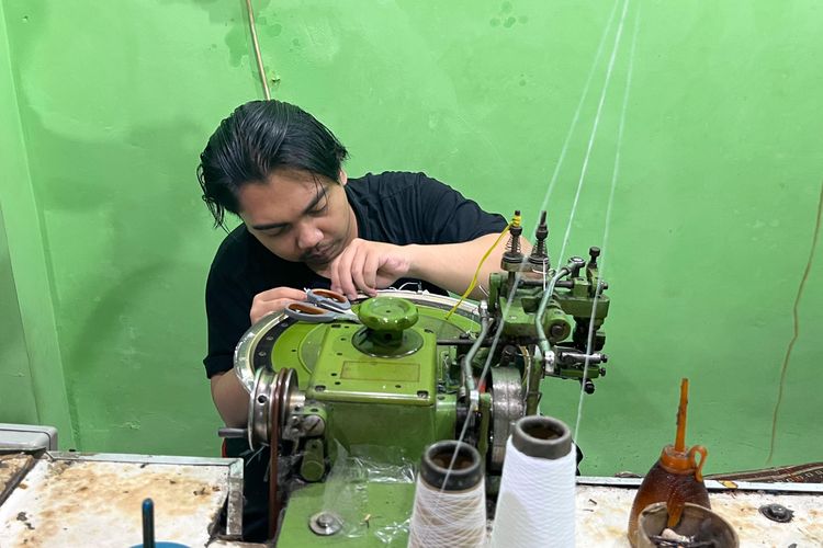 Asa UMKM Rajutan Bandung Bertahan di Tengah Gempuran Barang Impor