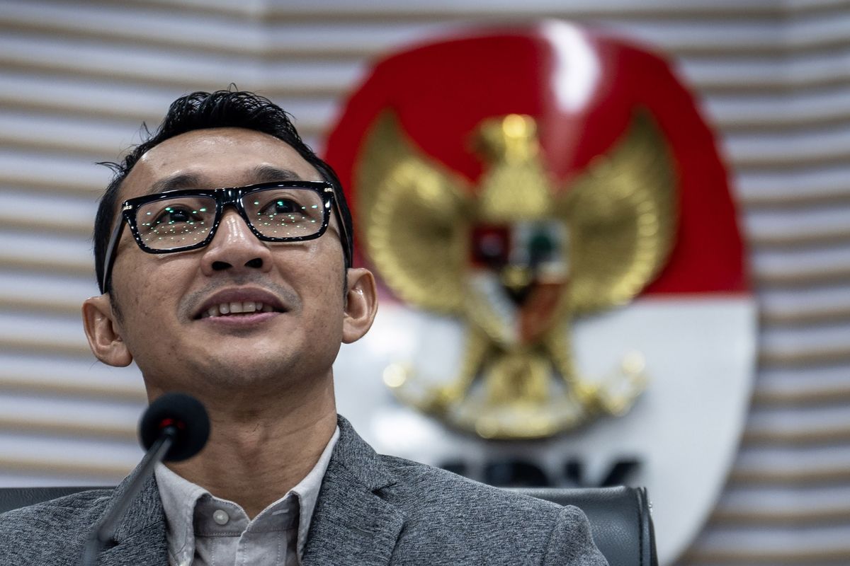 Juru Bicara KPK Budi Prasetyo menyampaikan keterangan terkait kasus dugaan korupsi PT Bank Rakyat Indonesia (BRI) (Persero) di Gedung Merah Putih KPK, Jakarta, Kamis (26/6/2025). KPK mengungkapkan telah melakukan penggeledahan di dua bank milik BRI di Jakarta hingga pemanggilan mantan Mantan Wakil Direktur Utama BRI Catur Budi Harto sebagai saksi kasus dugaan korupsi terkait pengadaan mesin electronic data capture atau EDC di PT BRI (Persero) yang terjadi pada 2023-2024. ANTARA FOTO/Bayu Pratama S/foc.