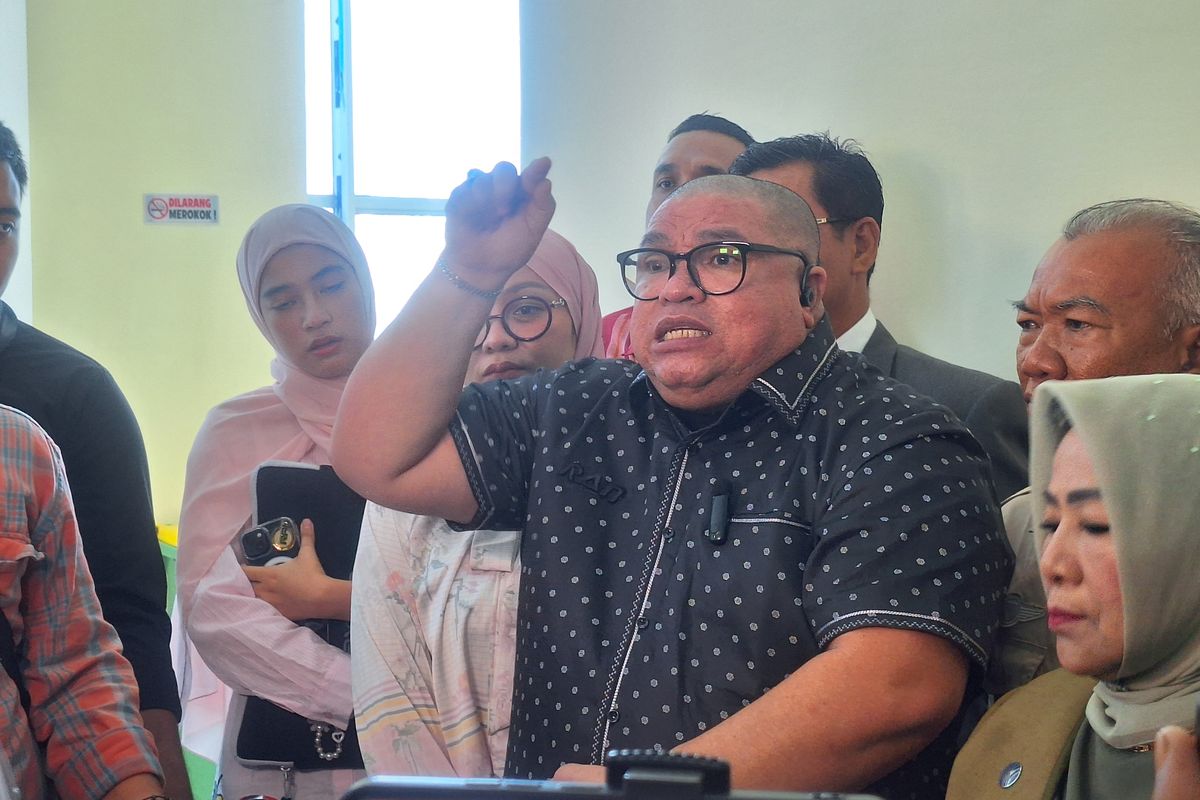 Razman Nasution menantang Hotman Paris berkelahi.