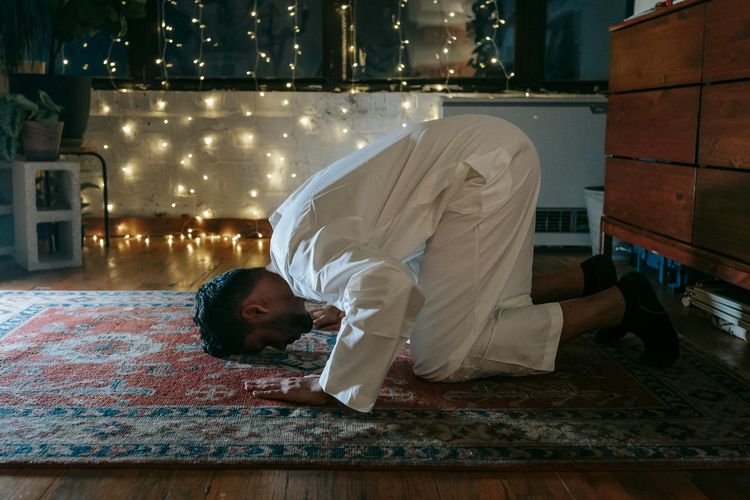 Sahkah Sholat yang Dilakukan dengan Cepat? Simak Penjelasan Lengkapnya