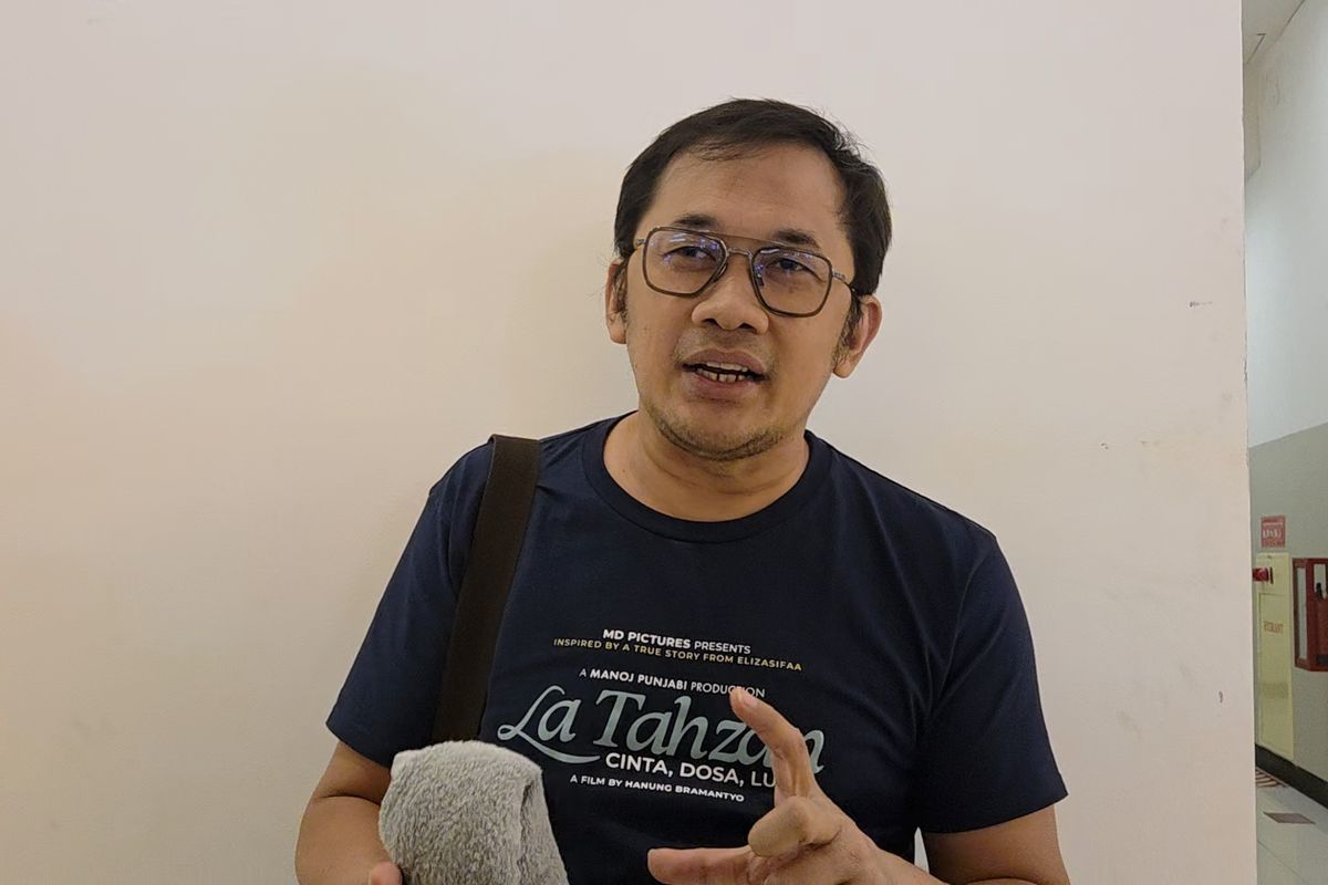 Sutradara Hanung Bramantyo saat ditemui usai menonton film Merah Putih: One for All di XXI Kemang Village, Kamis (14/8/2025)