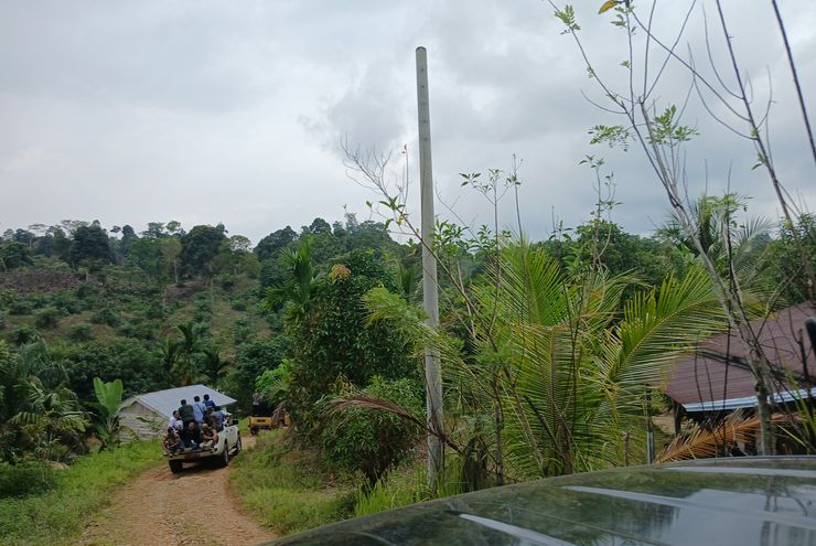 Lahan Dipasang Tiang Listrik PLN Tanpa Izin, Bisakah Warga Minta Uang Kompensasi?
