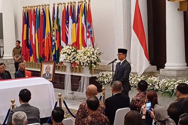 Menlu Sugiono Pimpin Penghormatan Terakhir Mendiang Zetro: Beliau Seorang Family Man