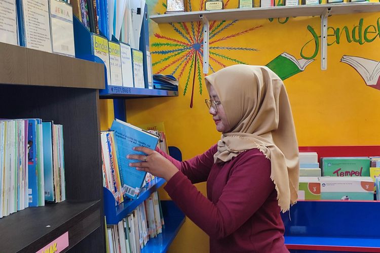 Cerita Tiara, Pustakawan RPTRA Rawa Binong yang Hidupkan Perpustakaan lewat Donasi Buku