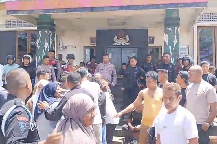 Kronologi Belasan Brimob Keroyok Pasutri di Maluku, Warga Geruduk dan Amuk Markas Polisi
