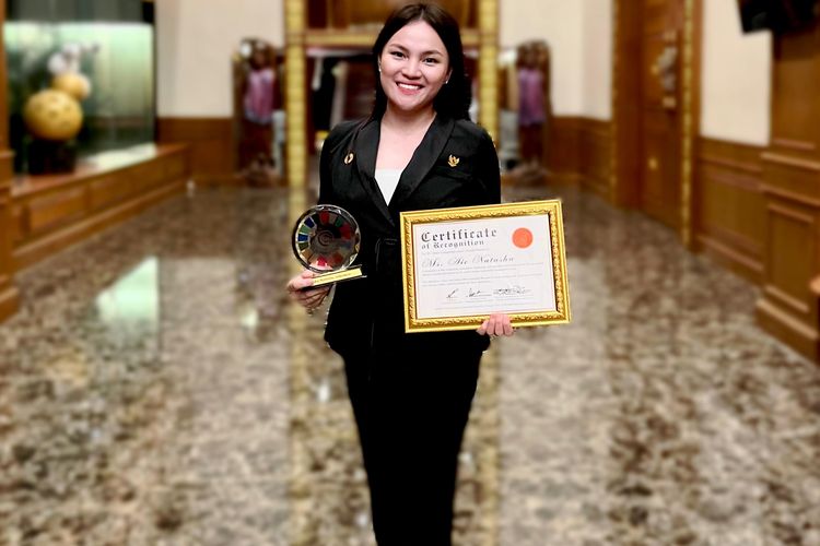 Mengenal Aie Natasha, Pemerhati SDM dan Lingkungan yang Dapat Penghargaan Internasional